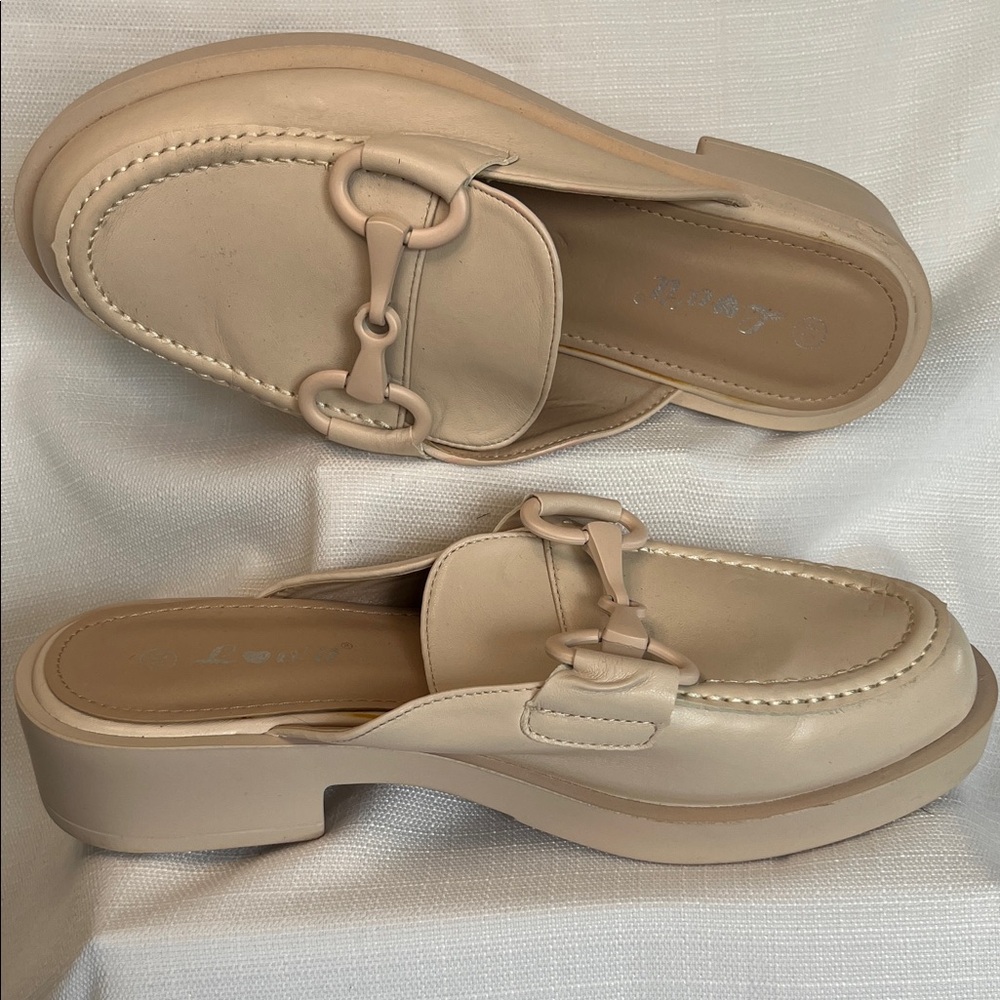 Cream Slip-On Mule Loafers with Decorative Bit